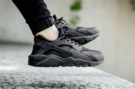 nike air huarache black herren|nike huarache black women.